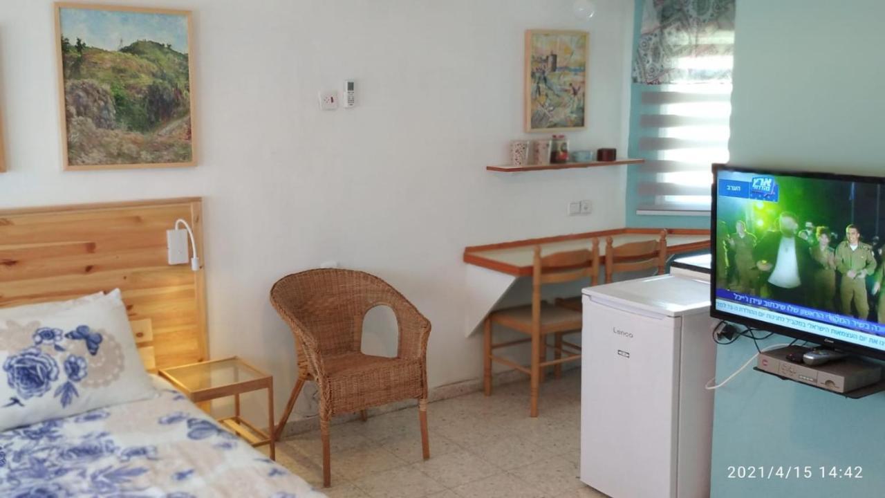Jordan Valley One Room Apartment Menaẖemya Eksteriør billede
