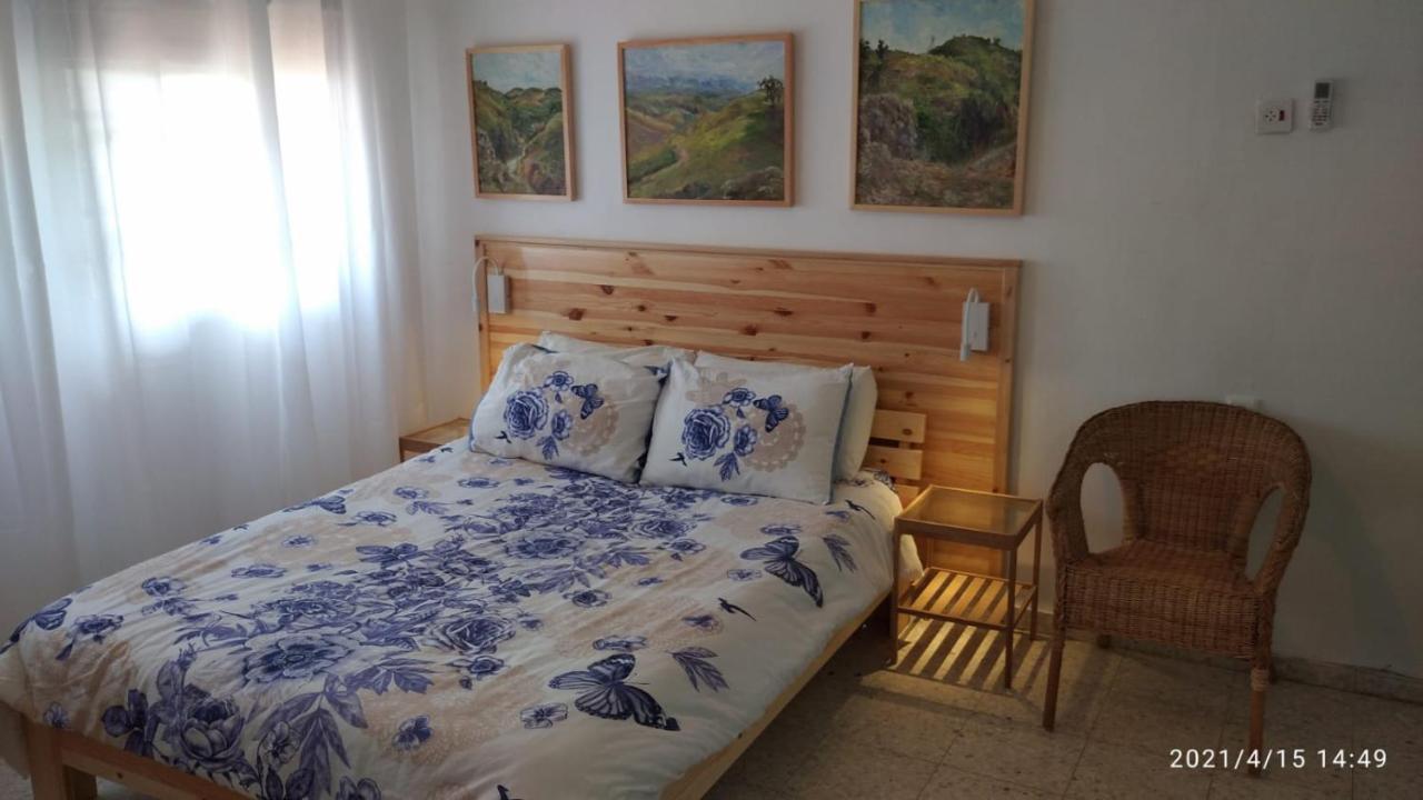 Jordan Valley One Room Apartment Menaẖemya Eksteriør billede