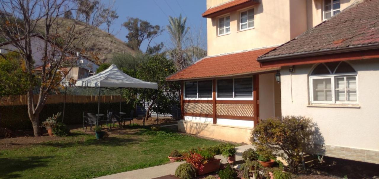 Jordan Valley One Room Apartment Menaẖemya Eksteriør billede
