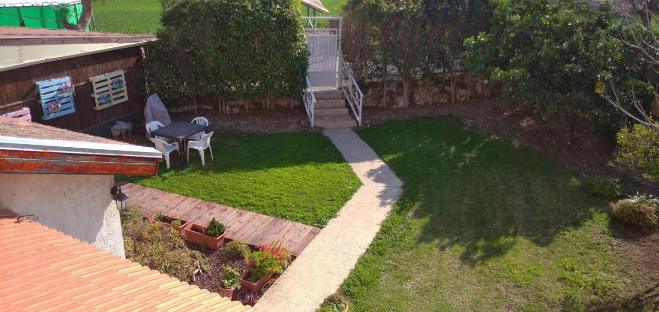Jordan Valley One Room Apartment Menaẖemya Eksteriør billede