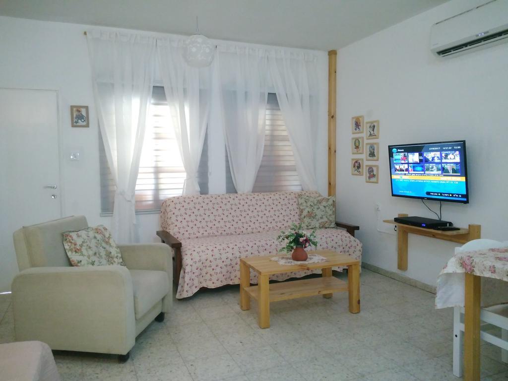 Jordan Valley One Room Apartment Menaẖemya Eksteriør billede