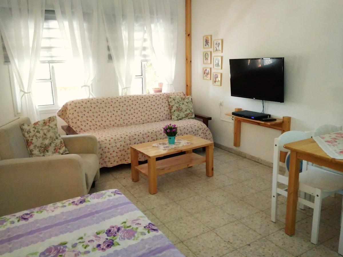Jordan Valley One Room Apartment Menaẖemya Eksteriør billede