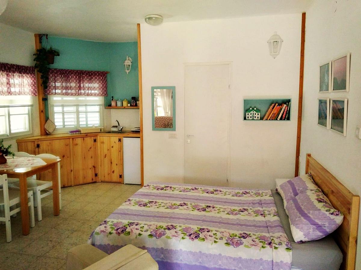 Jordan Valley One Room Apartment Menaẖemya Eksteriør billede